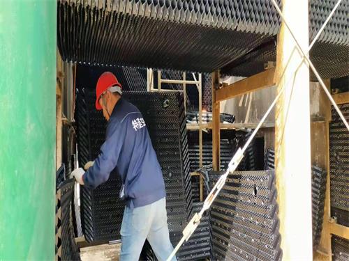 封閉式冷卻塔怎么采取節能措施?